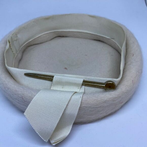 Vintage 1950\'s Llamasene Cream Hat & Faux Hat Pin main image 8